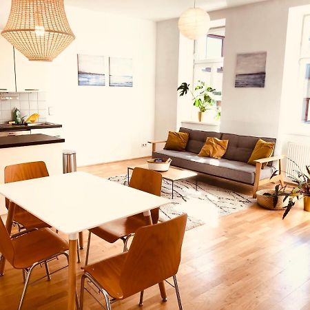 Helle 4 Zimmer Familien-Wohnung Mit Balkon! Schloss Schonbrunn In Gehdistanz Vienna Luaran gambar
