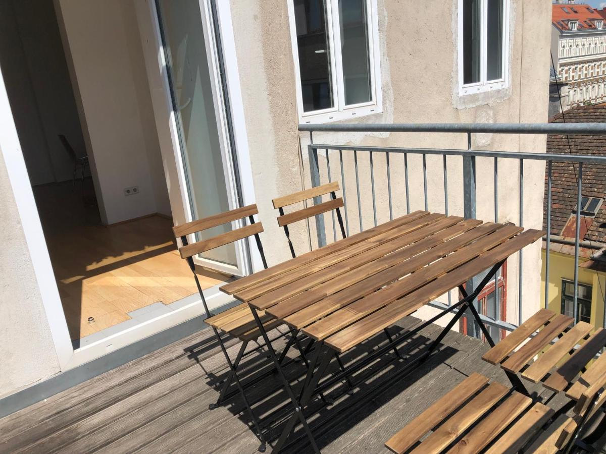 Helle 4 Zimmer Familien-Wohnung Mit Balkon! Schloss Schonbrunn In Gehdistanz Vienna Luaran gambar
