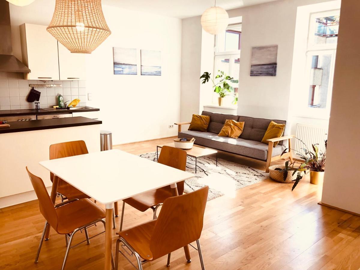 Helle 4 Zimmer Familien-Wohnung Mit Balkon! Schloss Schonbrunn In Gehdistanz Vienna Luaran gambar