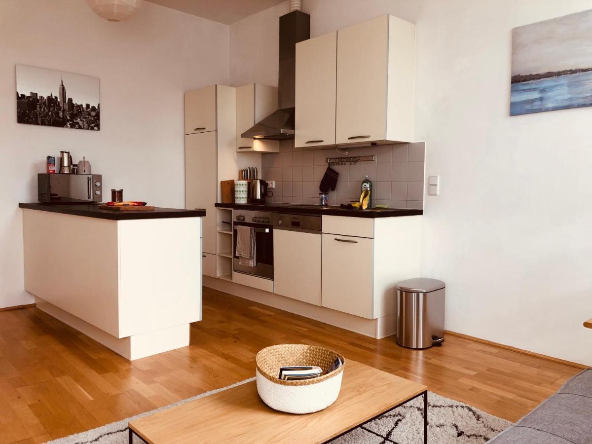 Helle 4 Zimmer Familien-Wohnung Mit Balkon! Schloss Schonbrunn In Gehdistanz Vienna Luaran gambar