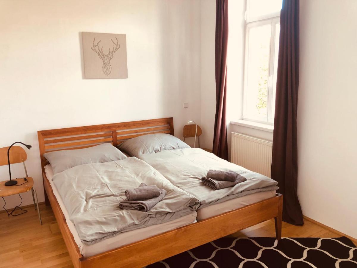Helle 4 Zimmer Familien-Wohnung Mit Balkon! Schloss Schonbrunn In Gehdistanz Vienna Luaran gambar