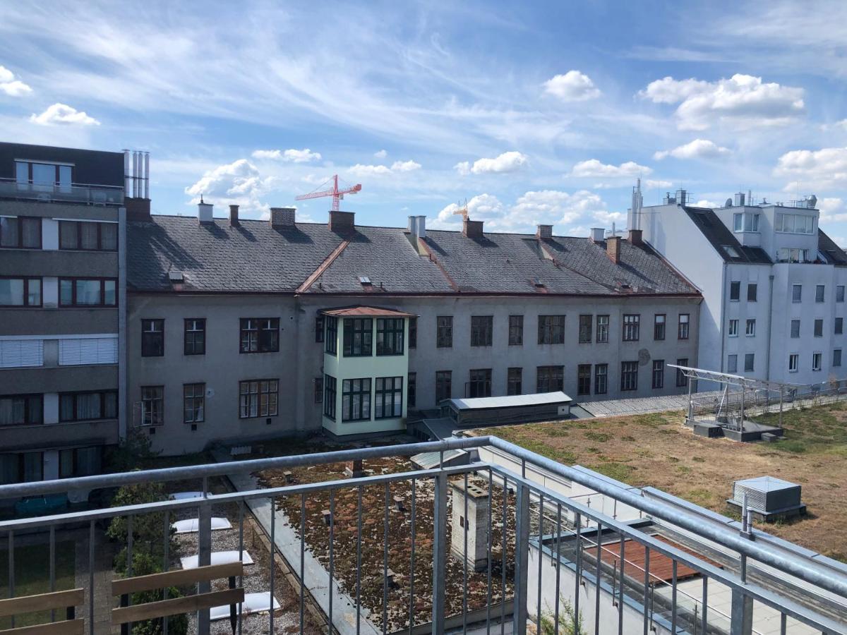 Helle 4 Zimmer Familien-Wohnung Mit Balkon! Schloss Schonbrunn In Gehdistanz Vienna Luaran gambar