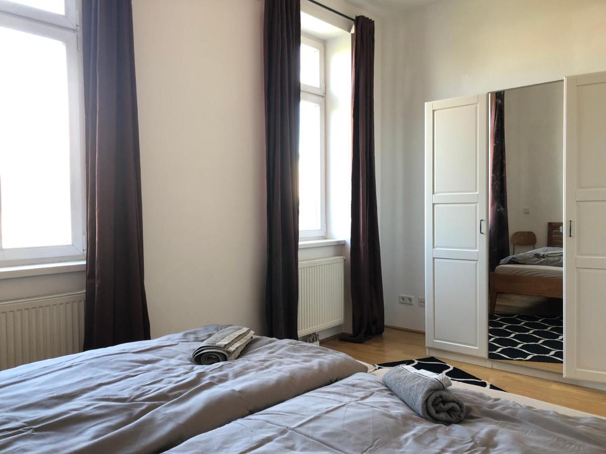 Helle 4 Zimmer Familien-Wohnung Mit Balkon! Schloss Schonbrunn In Gehdistanz Vienna Luaran gambar