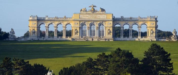 Helle 4 Zimmer Familien-Wohnung Mit Balkon! Schloss Schonbrunn In Gehdistanz Vienna Luaran gambar