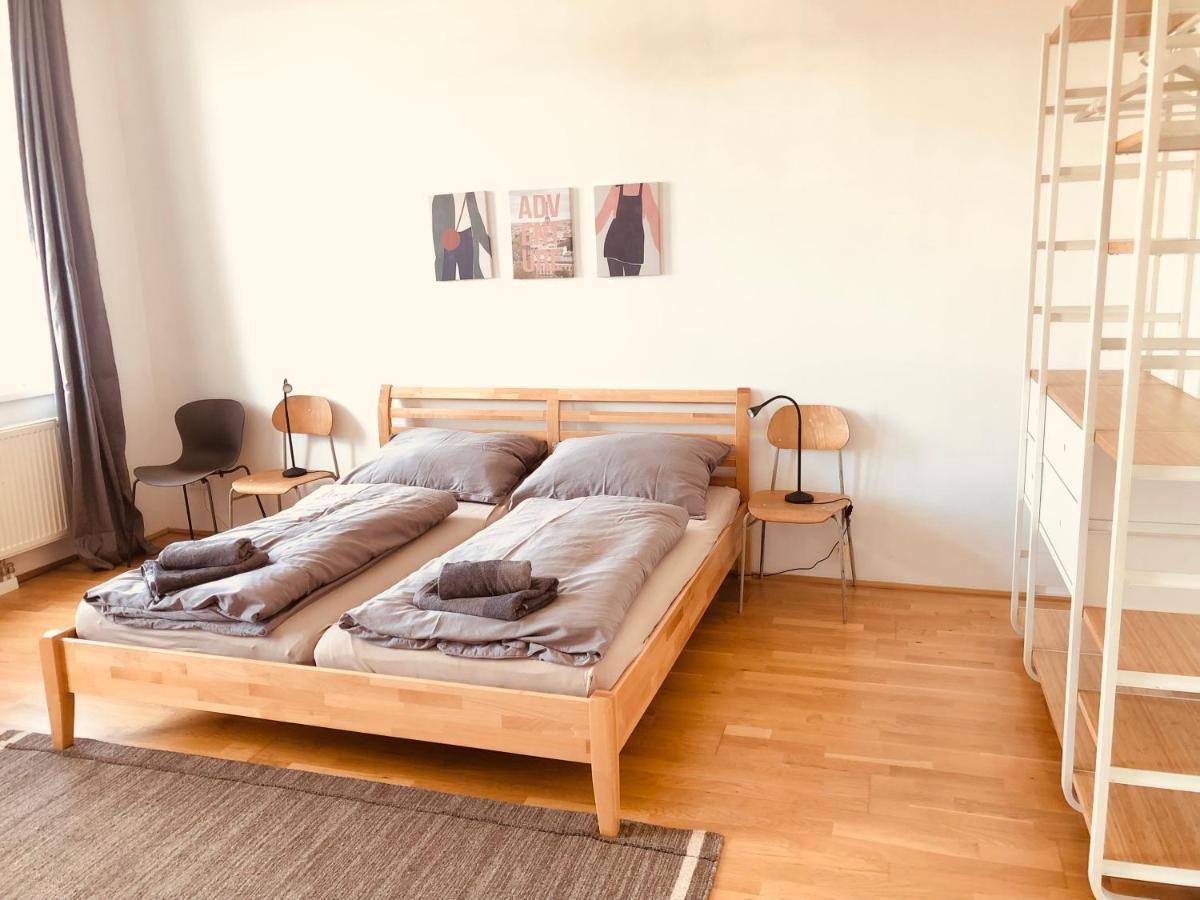 Helle 4 Zimmer Familien-Wohnung Mit Balkon! Schloss Schonbrunn In Gehdistanz Vienna Luaran gambar