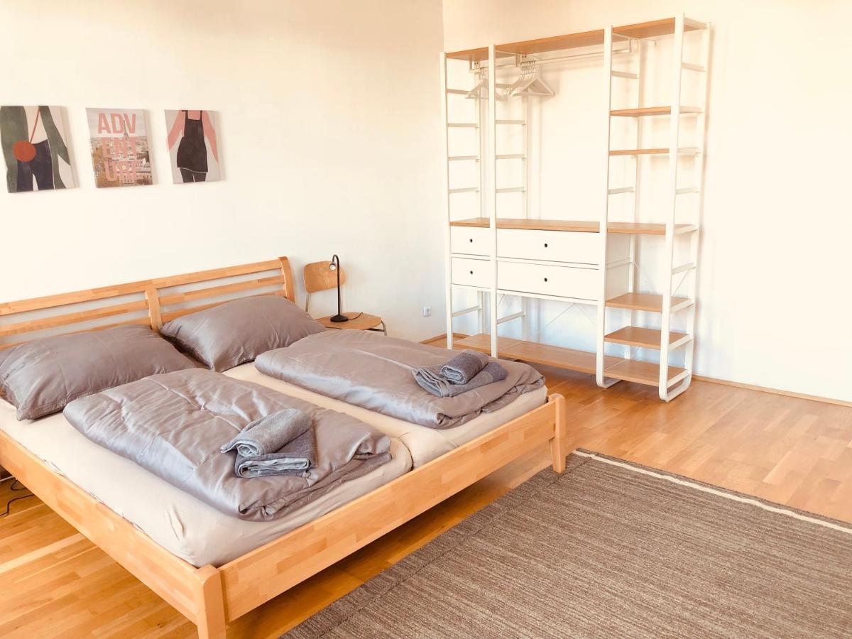 Helle 4 Zimmer Familien-Wohnung Mit Balkon! Schloss Schonbrunn In Gehdistanz Vienna Luaran gambar