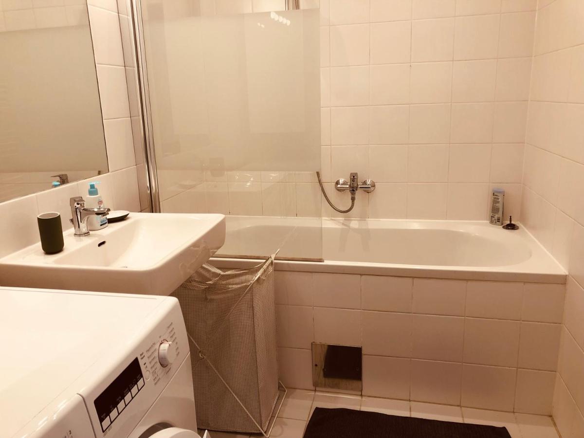 Helle 4 Zimmer Familien-Wohnung Mit Balkon! Schloss Schonbrunn In Gehdistanz Vienna Luaran gambar