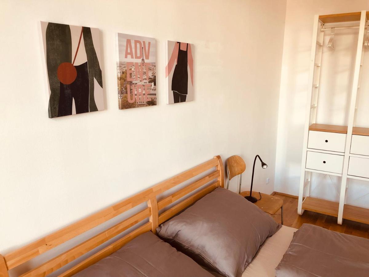 Helle 4 Zimmer Familien-Wohnung Mit Balkon! Schloss Schonbrunn In Gehdistanz Vienna Luaran gambar